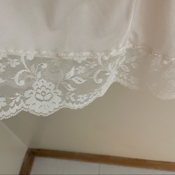 70S Dress Slip 34 French Maid Cream Vintage Lace Slip, Size S/M - Picture 6 of 8